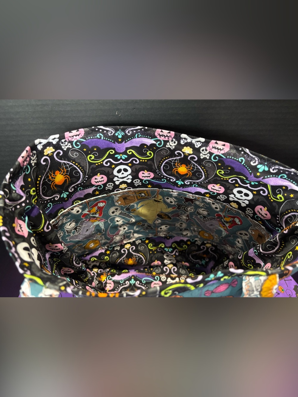 Nightmare Before Christmas Halloween Quilted Tote Bag & Phone Pouch W/Bracelets - Picture 3 of 7